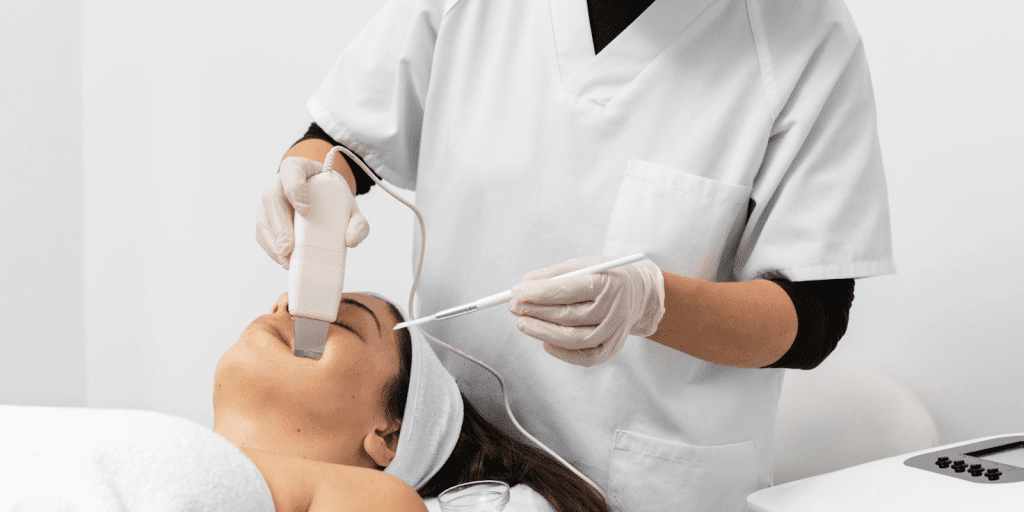 Por Que a Maioria dos Brasileiros Ainda Não Procura um Dermatologista — e Quais os Riscos Dessa Escolha
