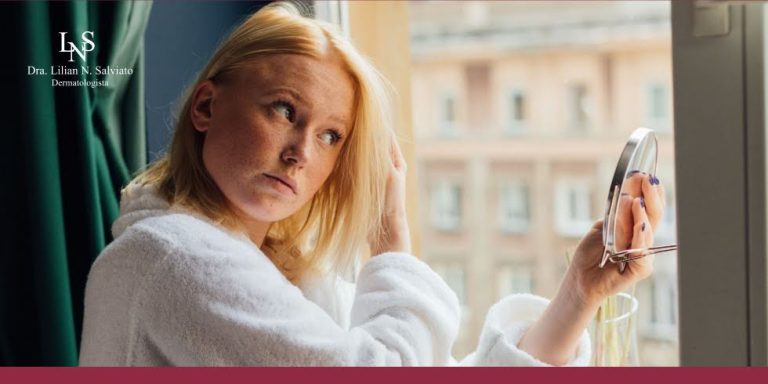 Read more about the article Queda de Cabelo Feminina: Quando é Hora de Procurar um Dermatologista?